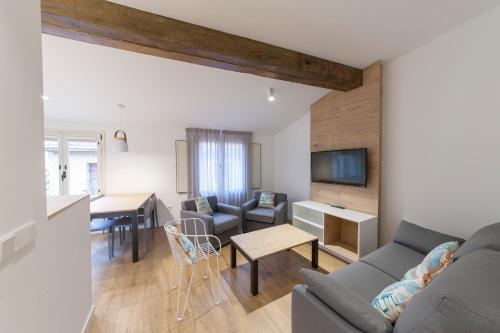 Antique Pamplona Tres Reyes Apartments