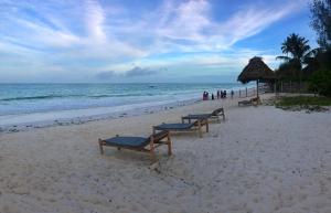 Blue Earth Beach Bungalow
